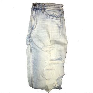Light wash ripped American Eagle jeans